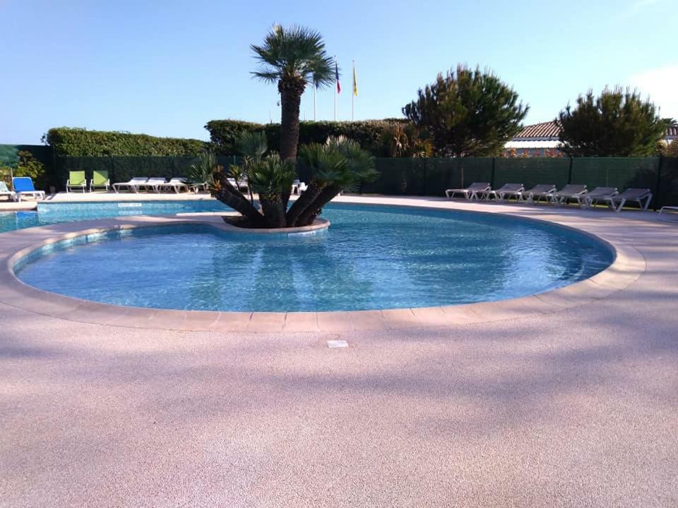 Bel Appartement Les Pieds Dans L'Eau Villeneuve-Loubet Exterior foto