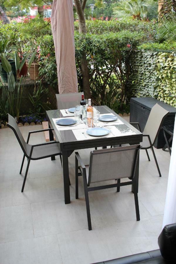 Bel Appartement Les Pieds Dans L'Eau Villeneuve-Loubet Exterior foto